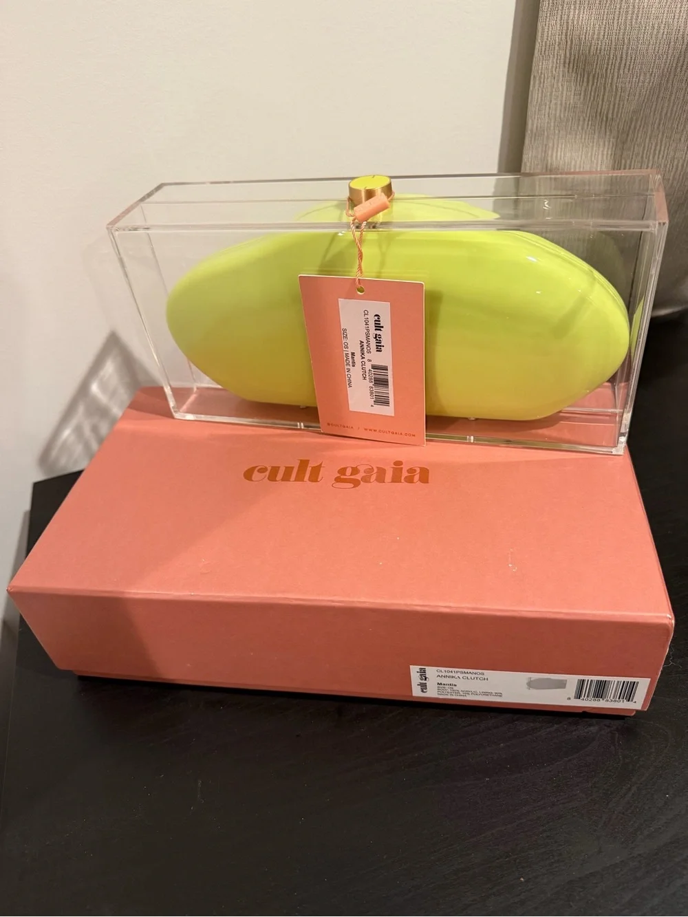 cult gaia neon chartreuse sculptural clutch with gold knob - Picture 4 of 4